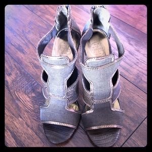 Tory Burch Geoff Olive 8 1/2 Heels